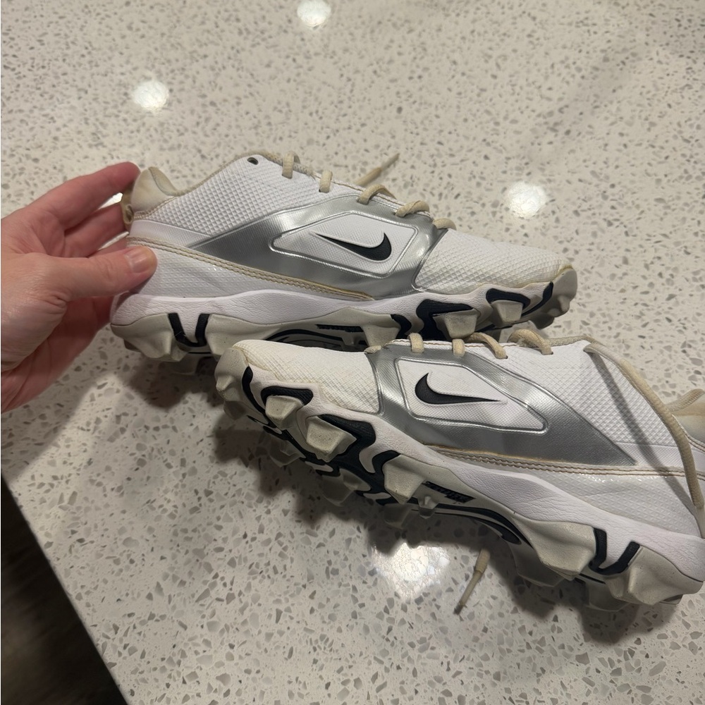 Nike Off-White / Light Gray Running Shoes